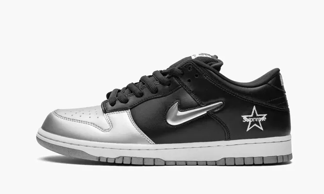 Кроссовки Nike SB Dunk Low OG Qs «Supreme - Jewel Swoosh Silver / Black» серебряный