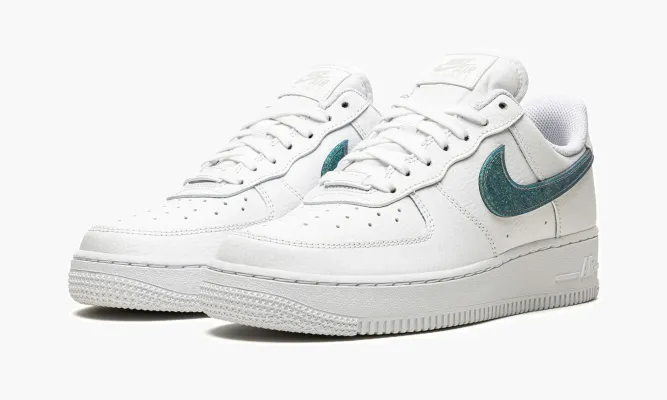 Кроссовки W Air Force 1 '07 ESS «Glitter Swoosh - Celery» белый