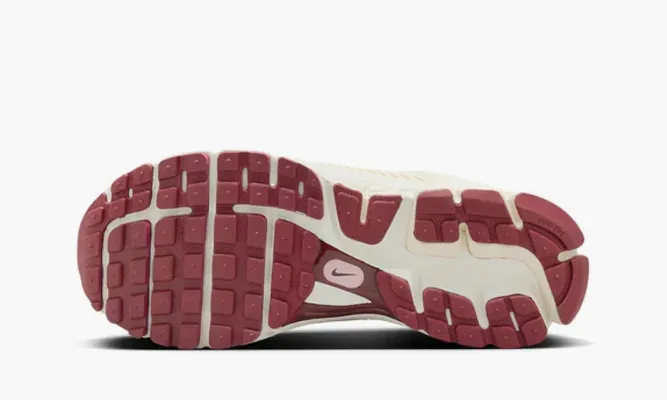 Кроссовки Nike Zoom Vomero 5 «Valentine's Day» бежевый