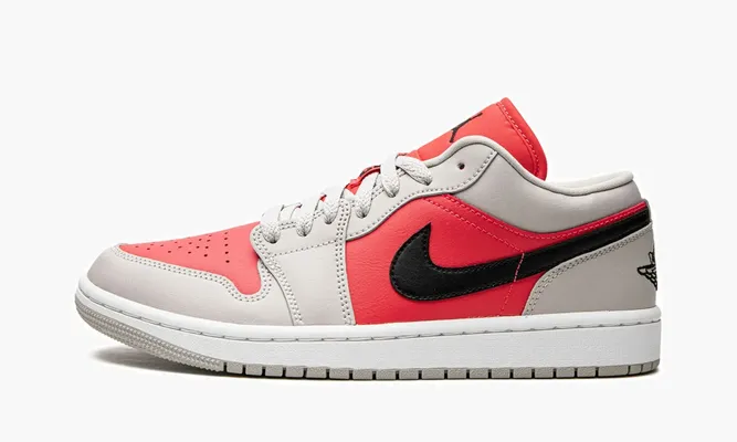 Кроссовки Air Jordan 1 Low WMNS «Light Iron Ore / Siren Red» бежевый