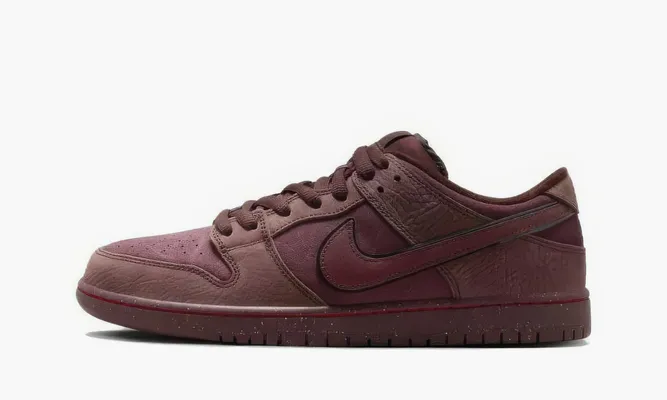 Кроссовки Nike SB Dunk «Low City Of Love Burgundy Crush» бордовый