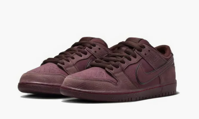 Кроссовки Nike SB Dunk «Low City Of Love Burgundy Crush» бордовый