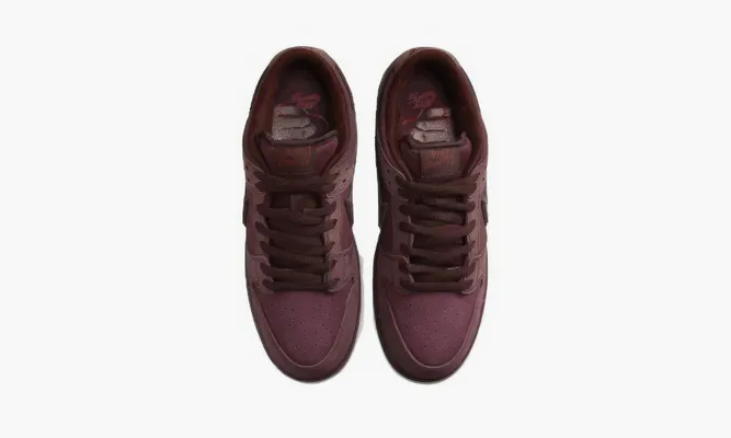 Кроссовки Nike SB Dunk «Low City Of Love Burgundy Crush» бордовый