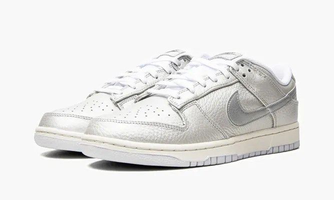 Кроссовки Nike Dunk Low «Metallic Silver» серебряный
