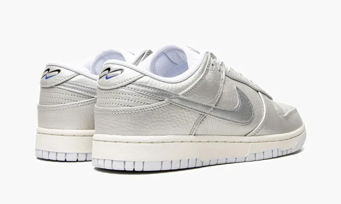 Кроссовки Nike Dunk Low «Metallic Silver» серебряный