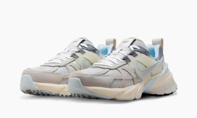 Кроссовки Nike V2k Run WMNS «Light Bone Metallic Platinum» металлический