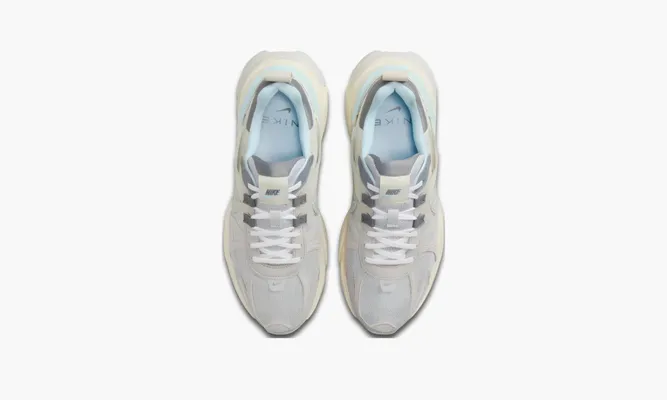 Кроссовки Nike V2k Run WMNS «Light Bone Metallic Platinum» металлический