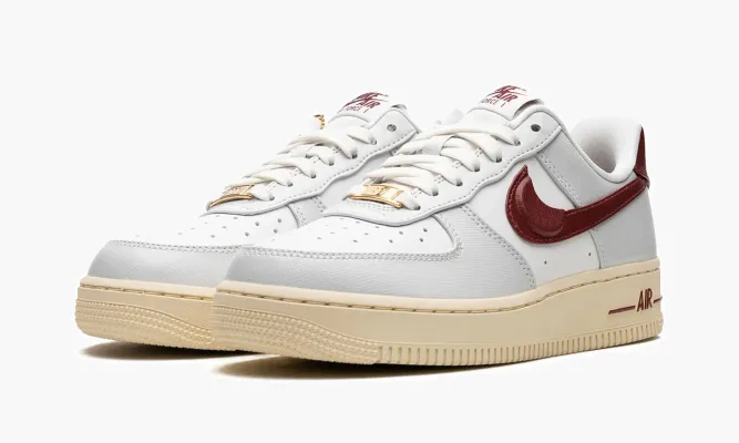 Кроссовки Air Force 1 LO WMNS «Swoosh Pocket - Team Red» серый,белый