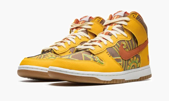 Кроссовки Nike Dunk High «Somos Familia» желтый