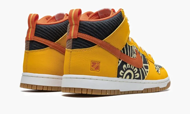 Кроссовки Nike Dunk High «Somos Familia» желтый