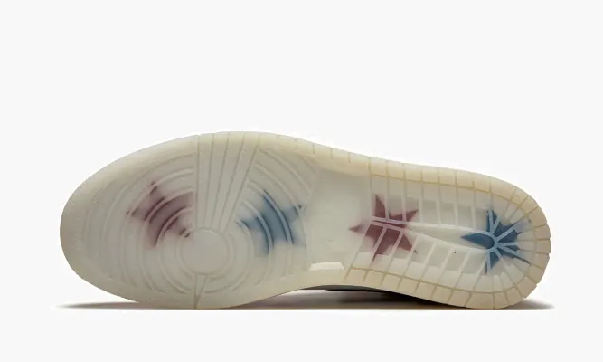 Кроссовки Air Jordan 1 Retro High OG «Trophy Room - With Blue Laces» красный