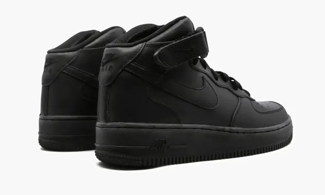 Кроссовки Air Force 1 Mid GS «Triple Black» черный