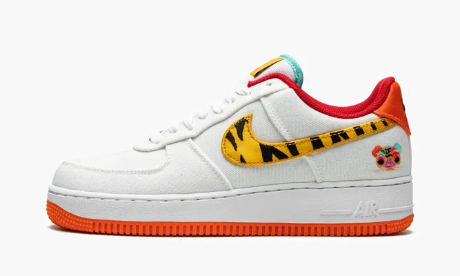 Кроссовки Air Force 1 '07 LX WMNS «Year of the Tiger» белый