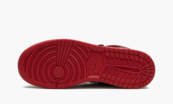 Кроссовки Air Jordan 1 High Flyease «Bred» черный