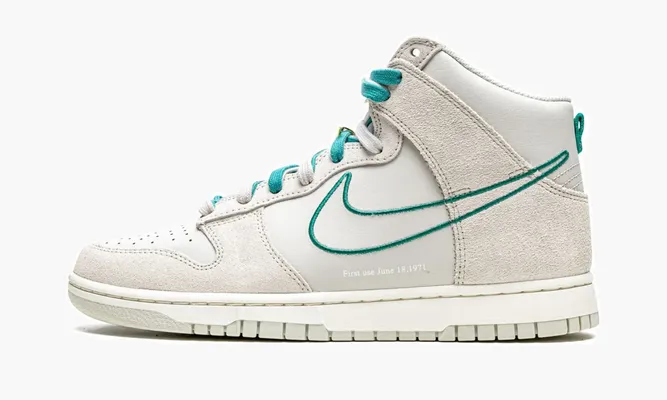 Кроссовки Nike Dunk High SE «First Use - Green Noise» бежевый