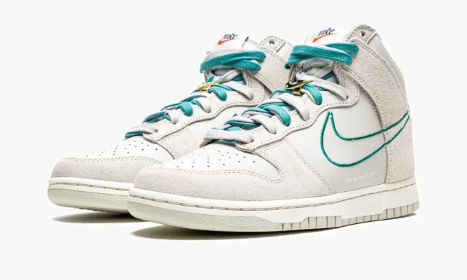 Кроссовки Nike Dunk High SE «First Use - Green Noise» бежевый