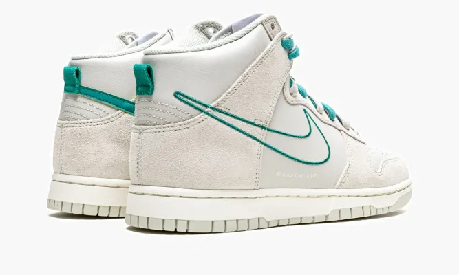 Кроссовки Nike Dunk High SE «First Use - Green Noise» бежевый