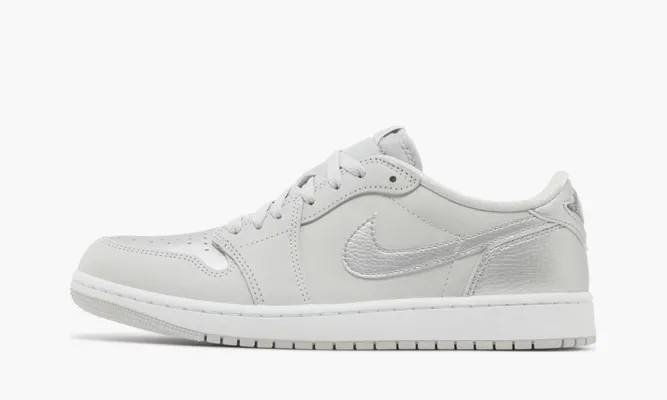 Кроссовки  Air Jordan 1 Retro Low OG «Metallic Silver» серебряный