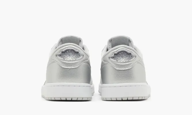 Кроссовки  Air Jordan 1 Retro Low OG «Metallic Silver» серебряный