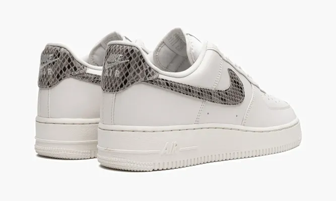 Кроссовки Air Force 1 Low '07 WMNS «Phantom / Snakeskin» белый