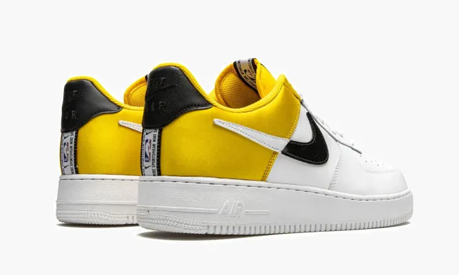 Кроссовки Air Force 1 '07 LV8 1 «Amarillo Satin» белый