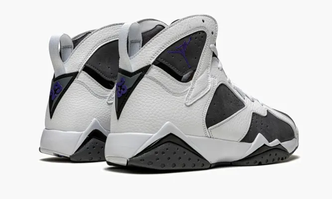 Кроссовки Air Jordan 7 Retro «Flint 2021» белый