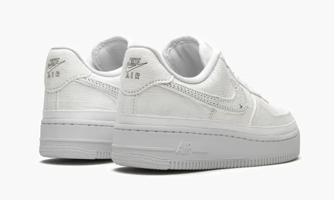 Кроссовки Air Force 1 LO LX WMNS «Reveal - Black Swoosh» белый