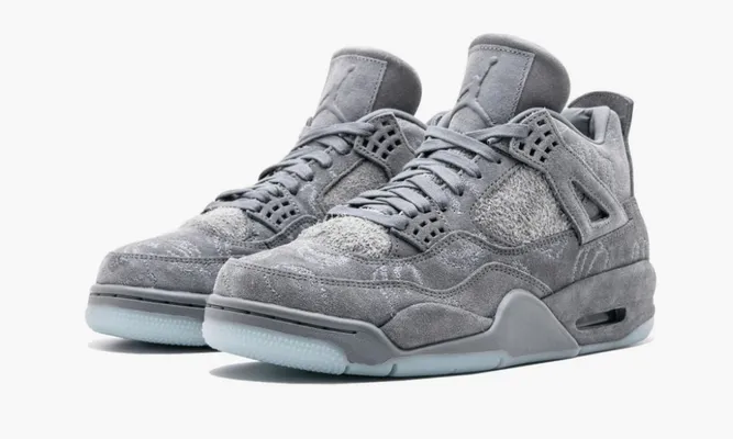 Кроссовки Air Jordan 4 Retro «Kaws» серый