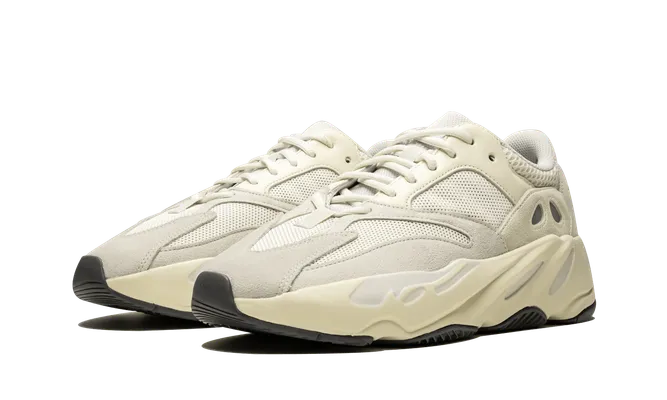 Кроссовки Yeezy Boost 700 «Analog» кремовый