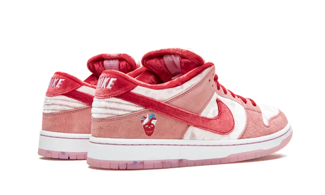 Кроссовки Nike SB Dunk Low Pro «Strangelove» розовый
