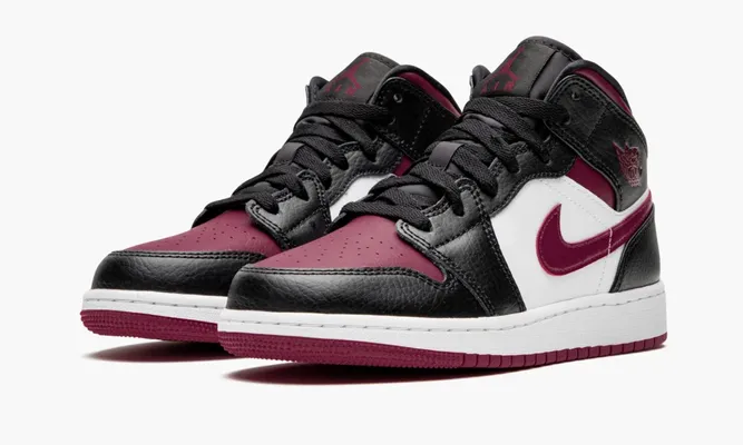 Кроссовки Air Jordan 1 Mid GS «Bred Toe» черный