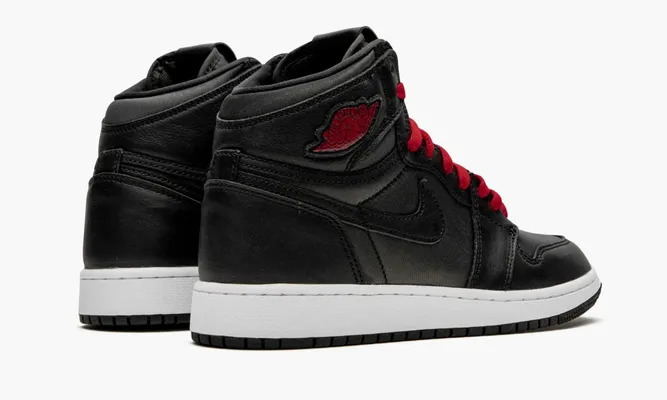 Кроссовки Air Jordan 1 High GS «Black Satin / Gym Red» черный