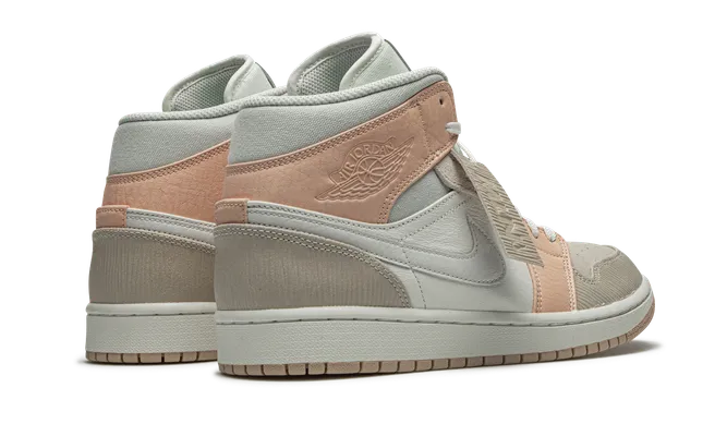Кроссовки Air Jordan 1 Mid «Milan» кремовый