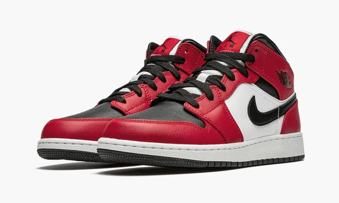 Кроссовки Air Jordan 1 Mid GS «Chicago Black Toe» красный