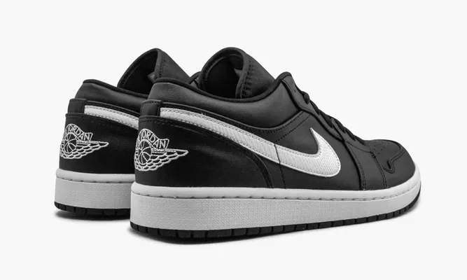 Кроссовки Air Jordan 1 Low WMNS «Black / White» черный