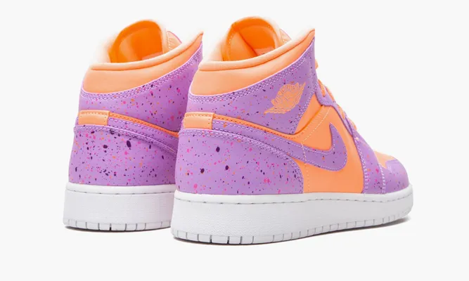 Кроссовки Air Jordan 1 Mid GS «Atomic Pulse» оранжевый