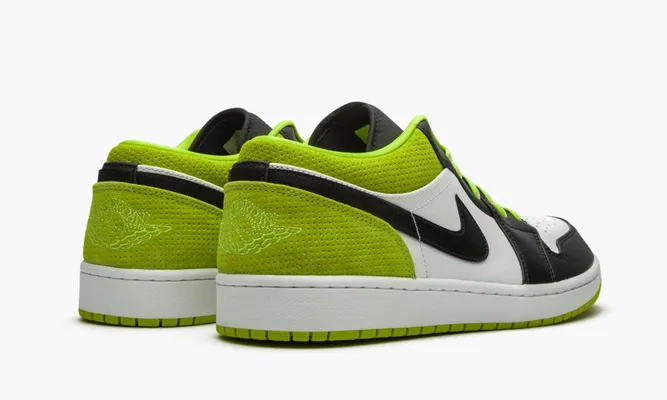 Кроссовки Air Jordan 1 Low «Black Cyber» зеленый