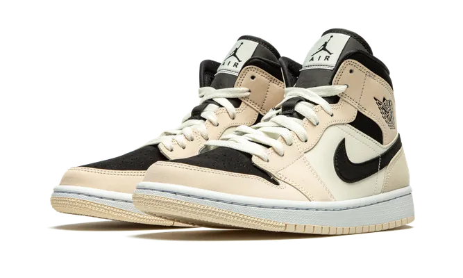 Кроссовки Air Jordan 1 Mid WMNS «Barely Orange / Guava Ice» кремовый