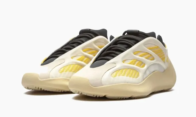 Кроссовки Yeezy 700 V3 «Safflower» желтый