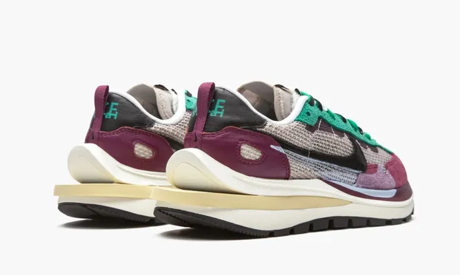 Кроссовки Nike Sacai Vaporwaffle «Villain Red Neptune Green» фиолетовый