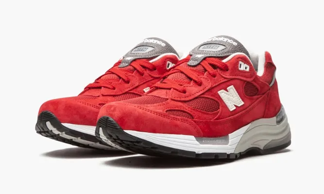 Кроссовки New Balance 992 «Kith Kithmas Red» красный