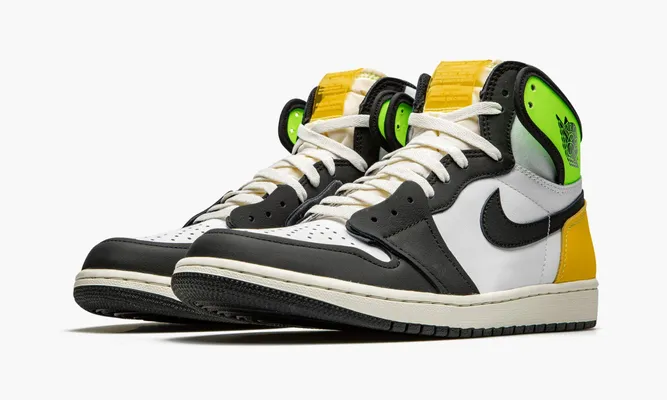 Кроссовки Air Jordan 1 High OG «Volt Gold» зеленый