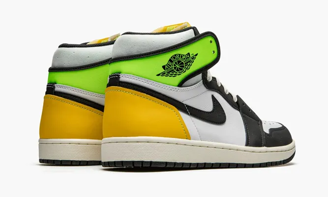 Кроссовки Air Jordan 1 High OG «Volt Gold» зеленый