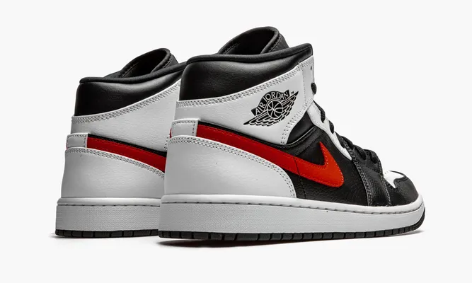 Кроссовки Air Jordan 1 Mid GS «Chile Red» черный