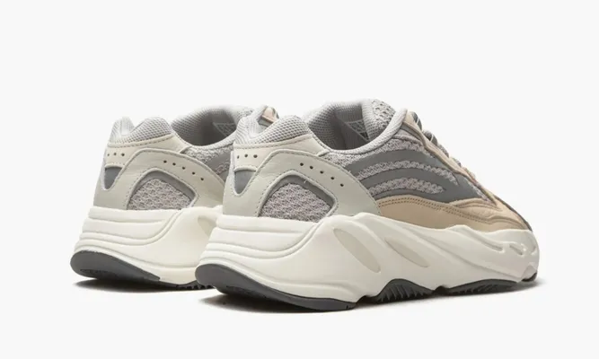 Кроссовки Yeezy Boost 700 V2 «Cream» кремовый
