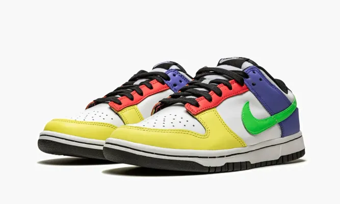 Кроссовки Nike Dunk Low WMNS «Green Strike» белый