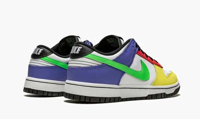 Кроссовки Nike Dunk Low WMNS «Green Strike» белый