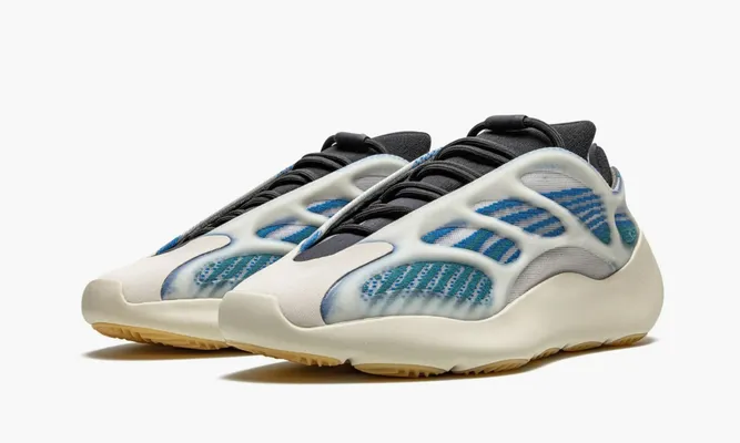 Кроссовки Yeezy 700 V3 «Kyanite» кремовый