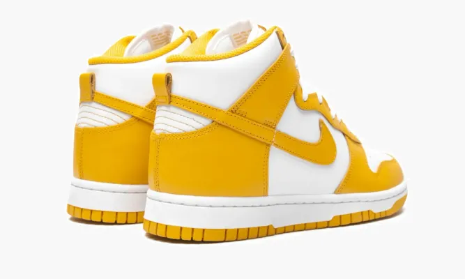 Кроссовки Nike Dunk High WMNS «Dark Sulfur» желтый