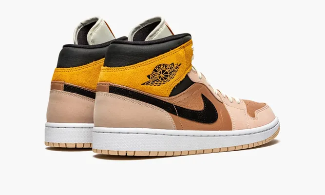 Кроссовки Air Jordan 1 Mid SE WMNS «Particle Beige» розовый